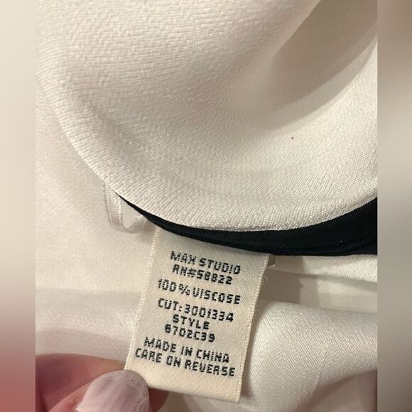 Max Studio Halter Style Women’s Tunic Top White Black Keyhole Back Size M NWT - Picture 5 of 5